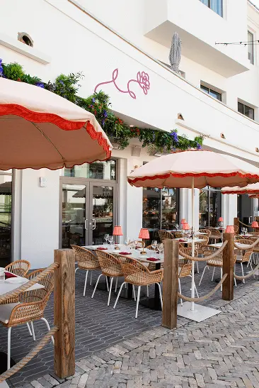 European-style patio dining at CasaDamí